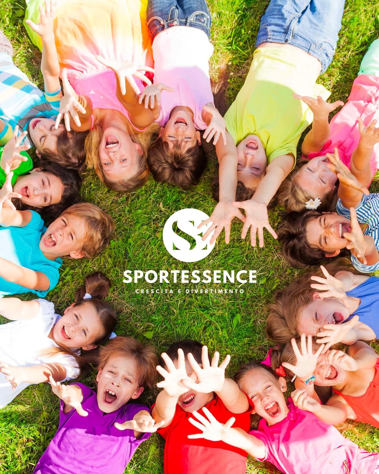 Bambini che giocano al campo estivo